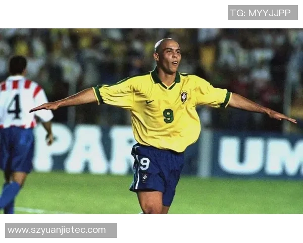 每一代足球明星的辉煌历程与传奇故事解析